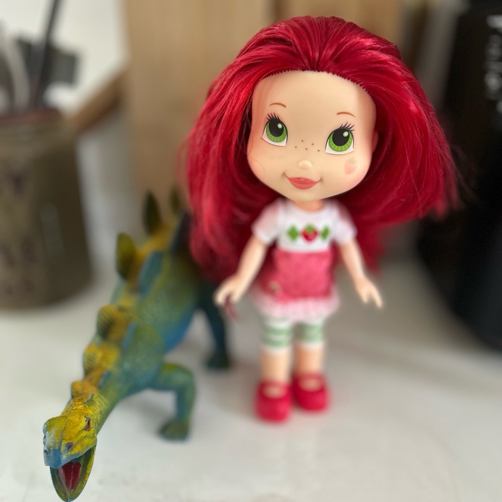 FREE IF YOU MAKE A PURCHUSE OF ONE OF MY LISTINGS
strawberry short cake & dino - Picture 1 of 10
